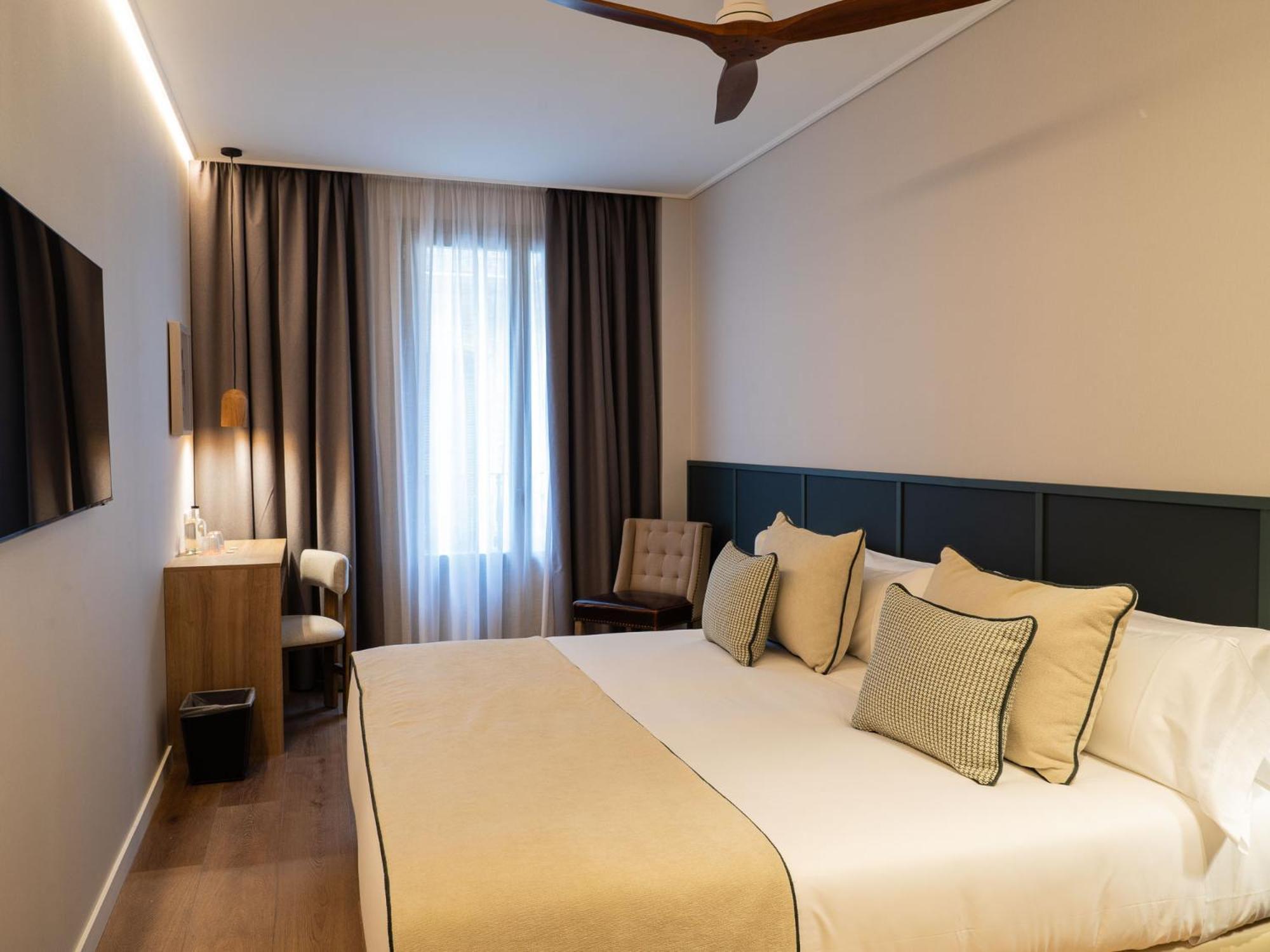 Hotel Well And Come มาลากา ภายนอก รูปภาพ