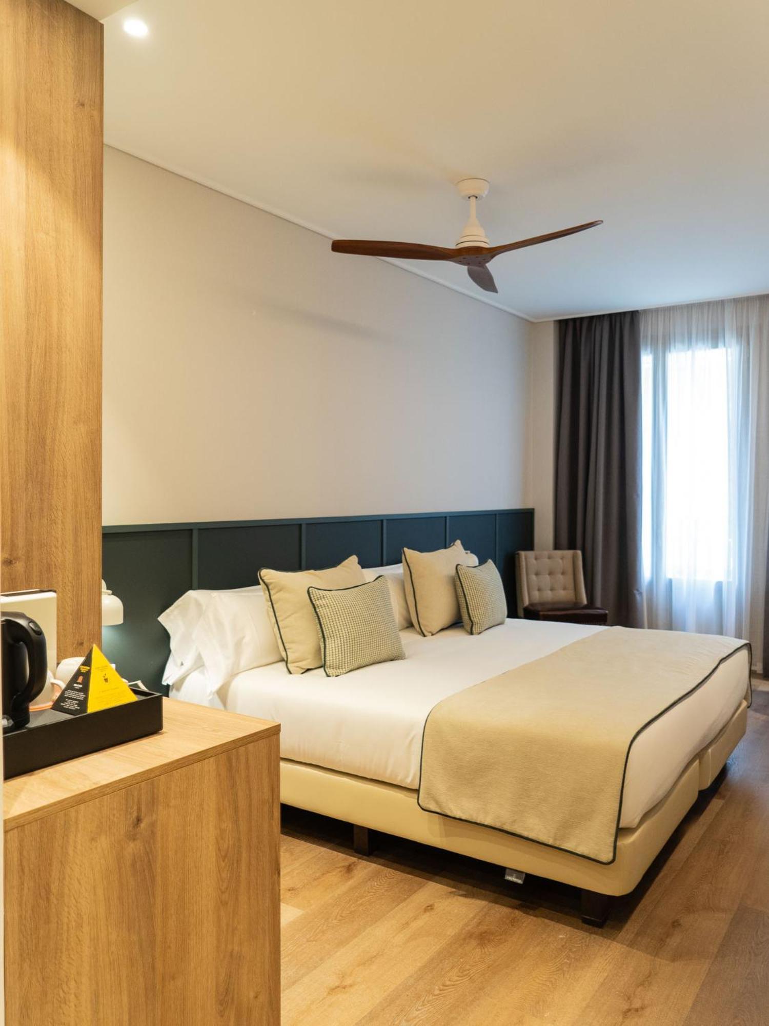 Hotel Well And Come มาลากา ภายนอก รูปภาพ
