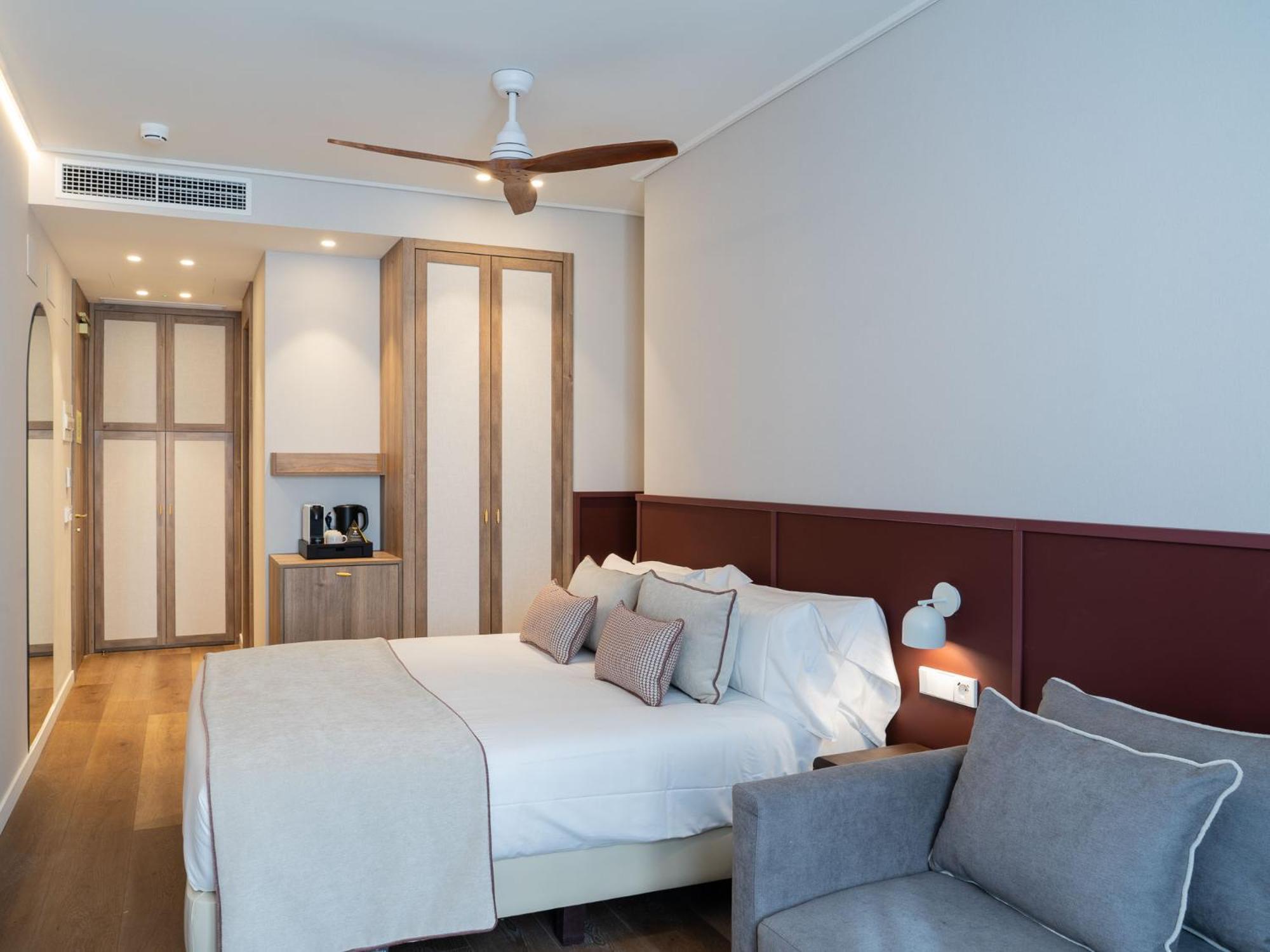 Hotel Well And Come มาลากา ภายนอก รูปภาพ