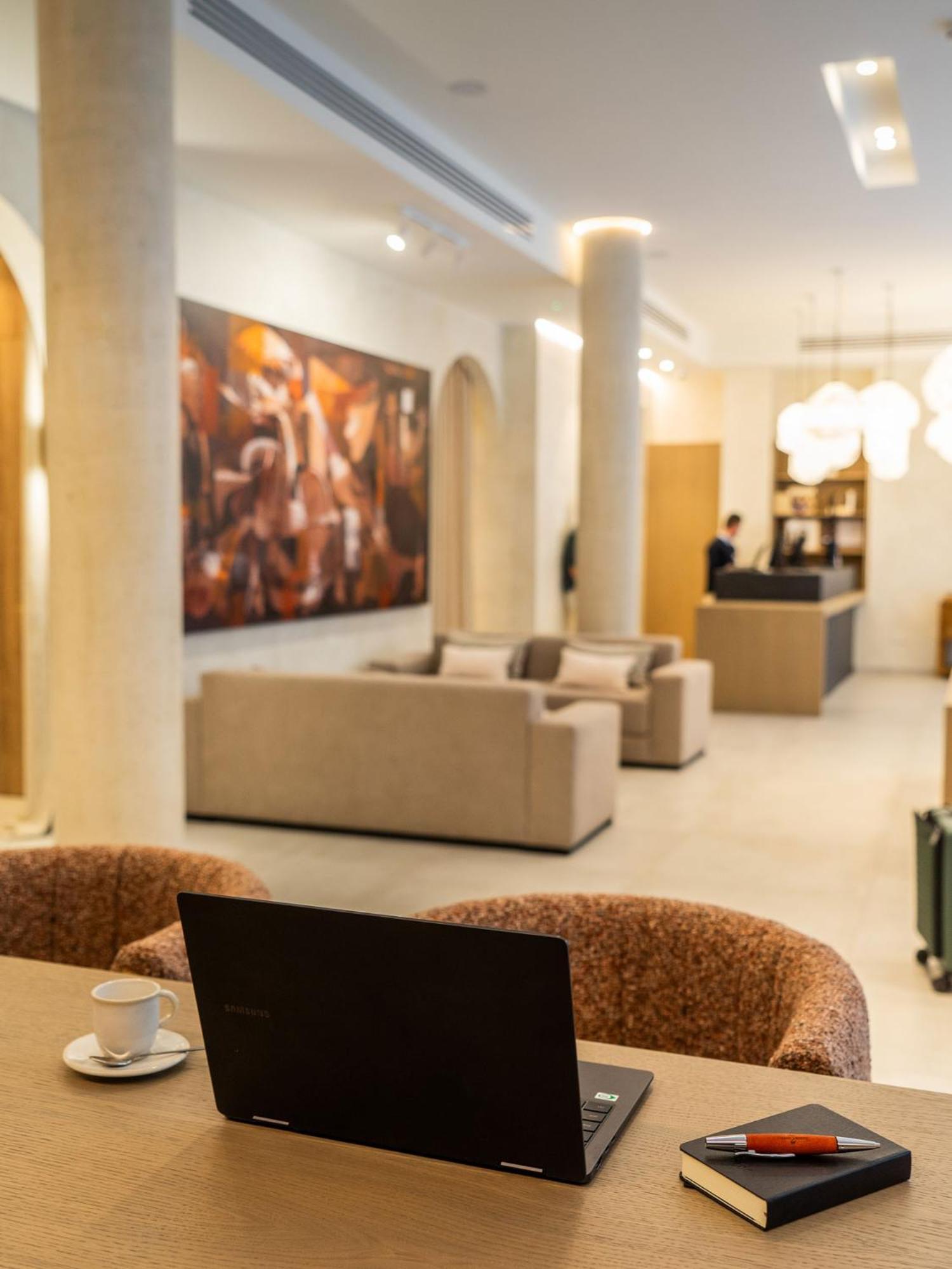Hotel Well And Come มาลากา ภายนอก รูปภาพ