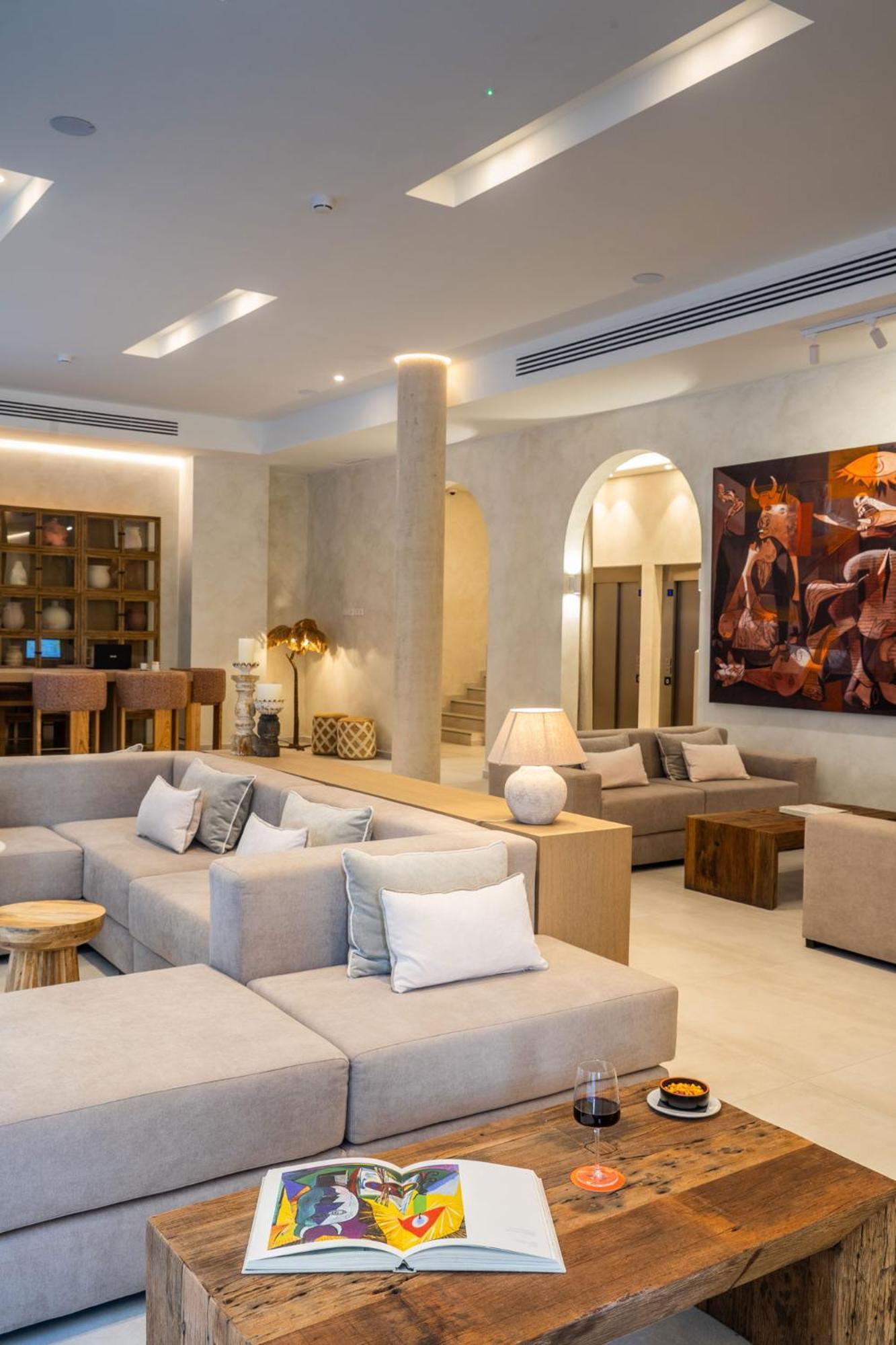 Hotel Well And Come มาลากา ภายนอก รูปภาพ