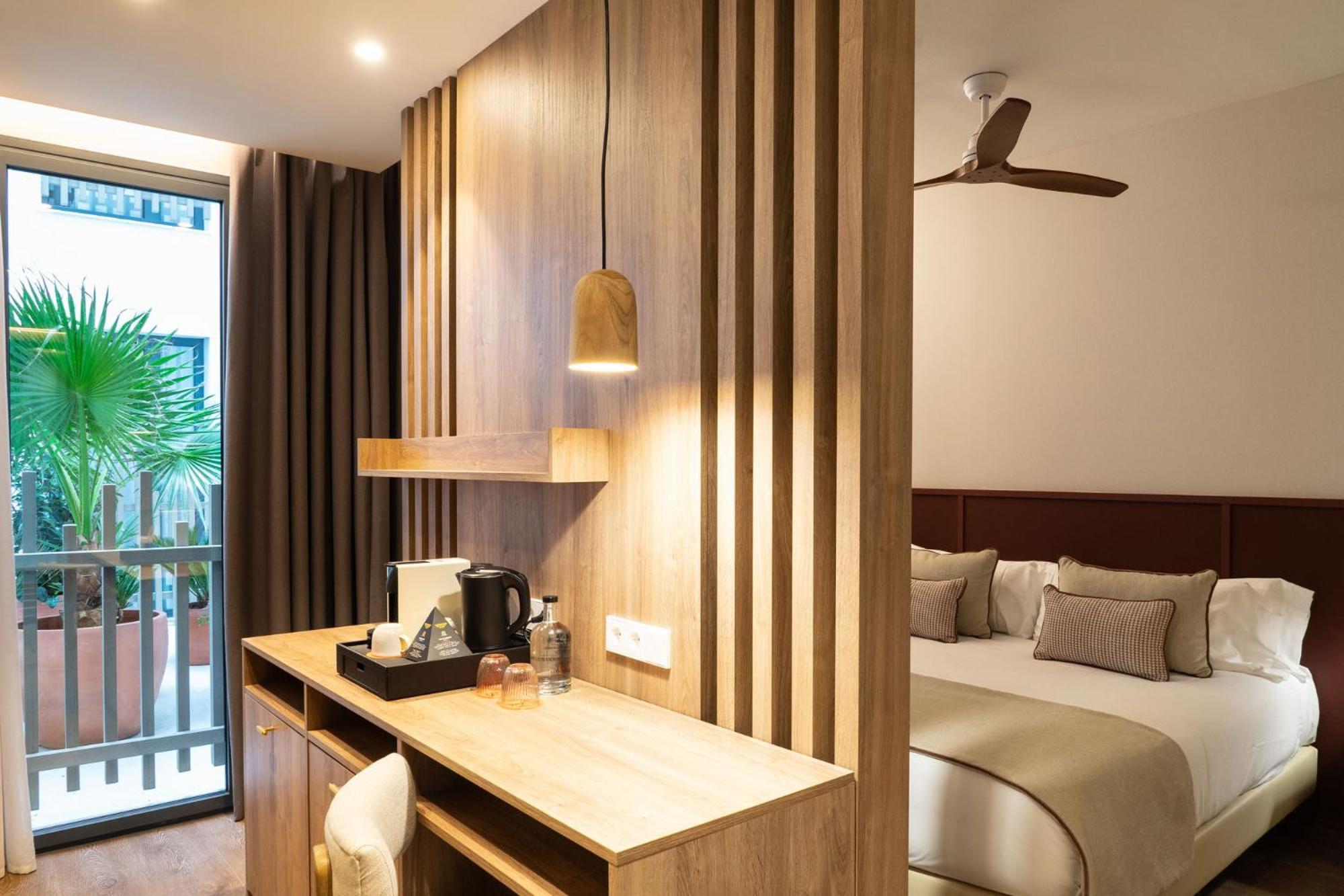 Hotel Well And Come มาลากา ภายนอก รูปภาพ